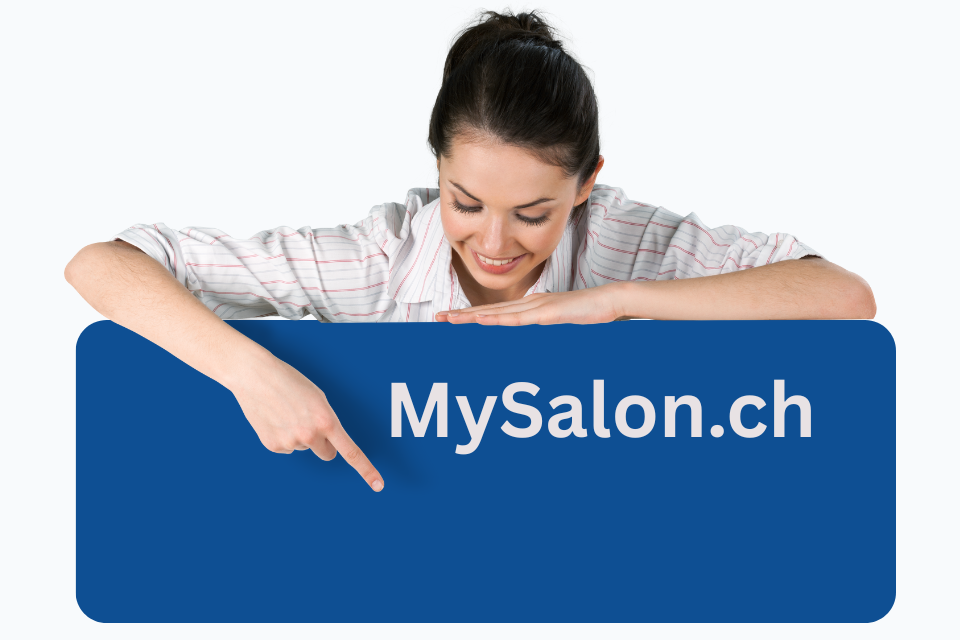 Frau zeigt auf eine blaue Box mit MySalon.ch