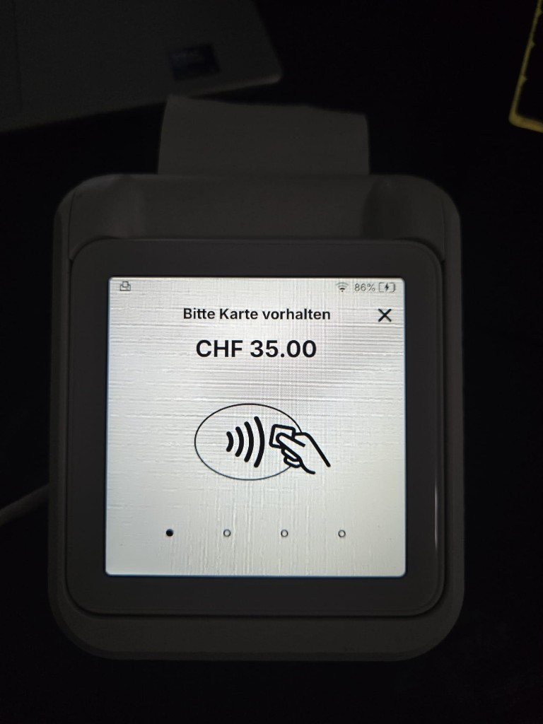 SumUp Solo: Bitte Karte vorhalten mit CHF-Betrag aus der Buchung